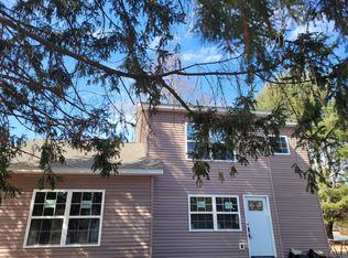 5 Lakehill Rd, Troy, NY 12180