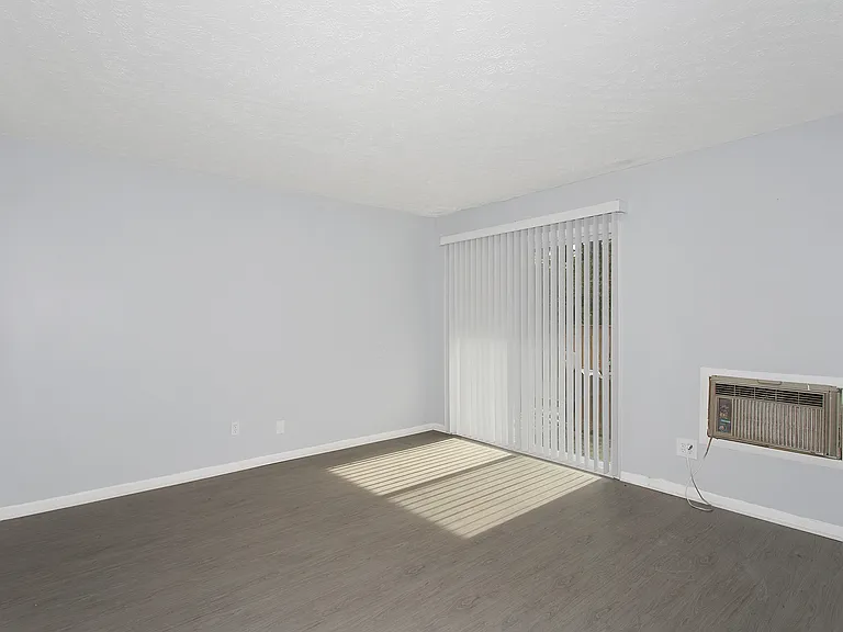 1733 W 24th St #22 — Photo 10