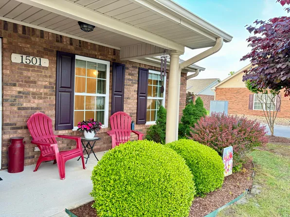 1501 Applebrook Dr, Rossville, GA 30741