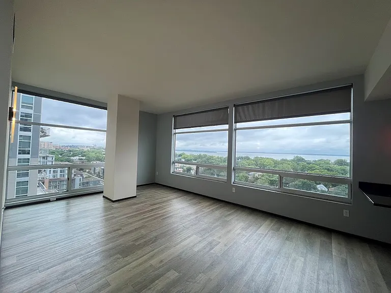 Galaxie High Rise Apartments — Photo 71