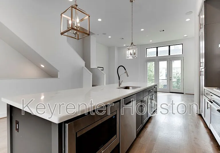 2928 Lamar St — Photo 15