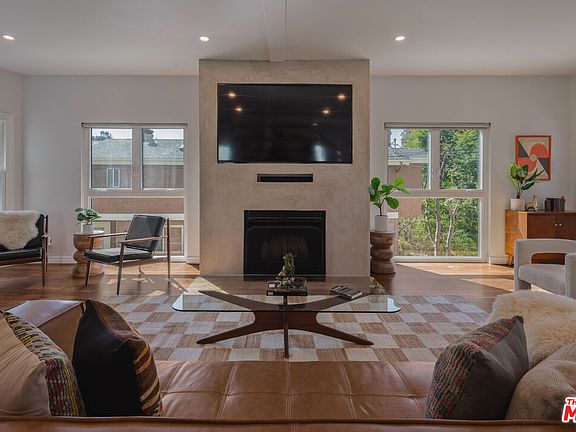 5th image of 1096 Oban Dr