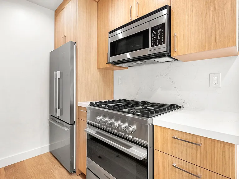 837 11th St #7 — Photo 7