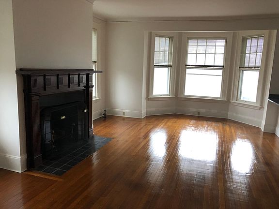 22 x 23 living room with open kitchen