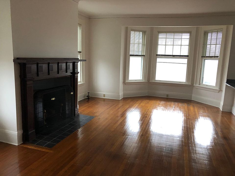 22 x 23 living room with open kitchen