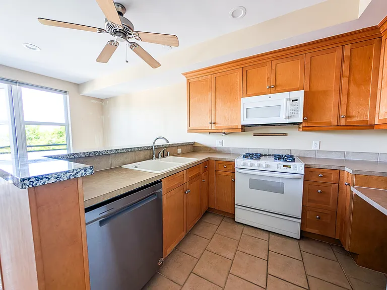 10047 Main St #415 — Photo 12