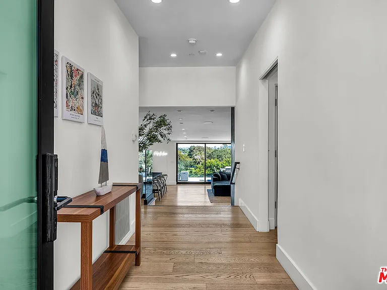 1812 Navy St — Photo 5