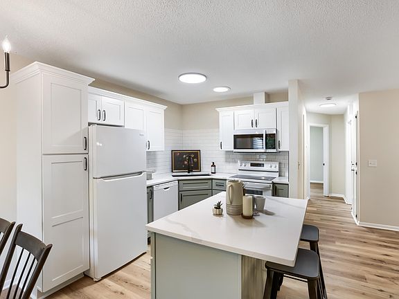 3rd image of 4205 Shirlee Ln N