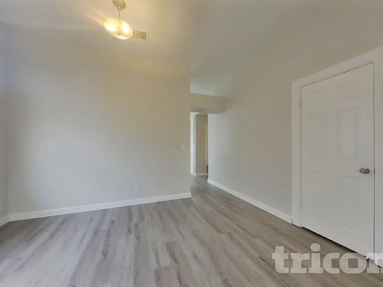 1436 Northwood Dr — Photo 3