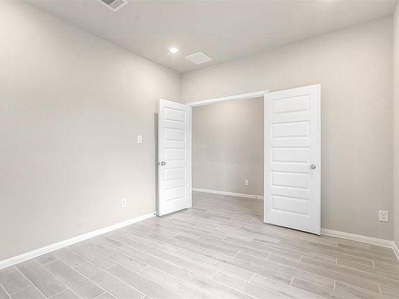 2nd image of 2015 Stella Ln