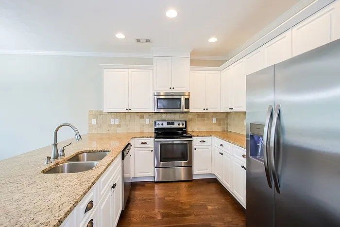 4 bed, 2.5 bath, 2078 sqft, $2,045 — Photo 4