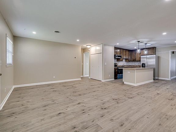 5th image of 2085 Hillsinger Road