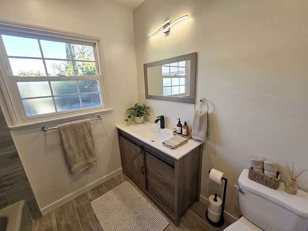 4 bed, 2.5 bath, 1524 sqft, $4,750 — Photo 3