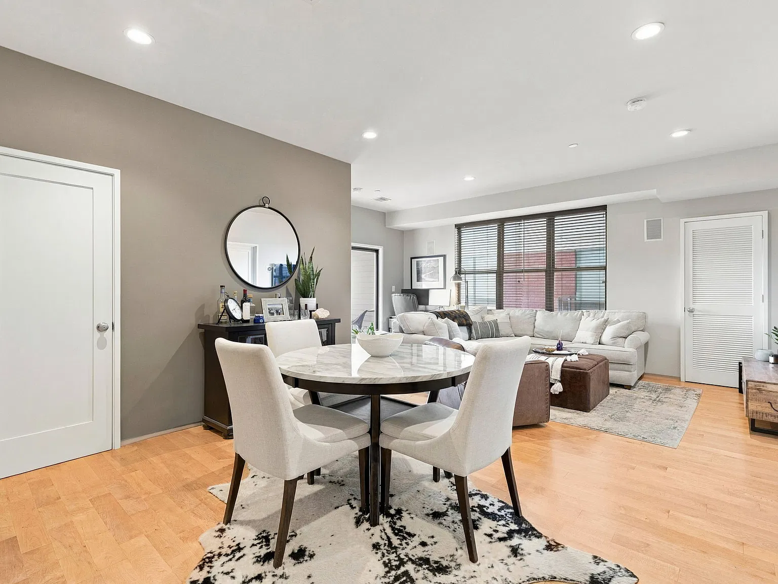 2 bed, 1.5 bath, 930 sqft, $4,400 — Photo 3