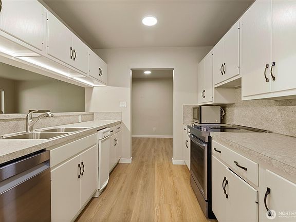 5th image of 2021 N LaVenture Road #107
