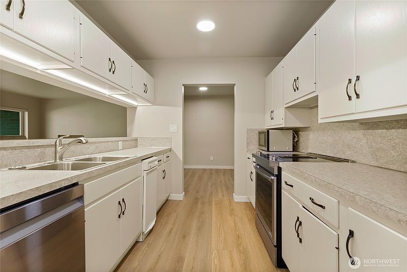 5th image of 2021 N LaVenture Road #107