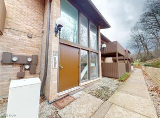 6885 Carriage Hill Dr #E-67, Brecksville, OH 44141