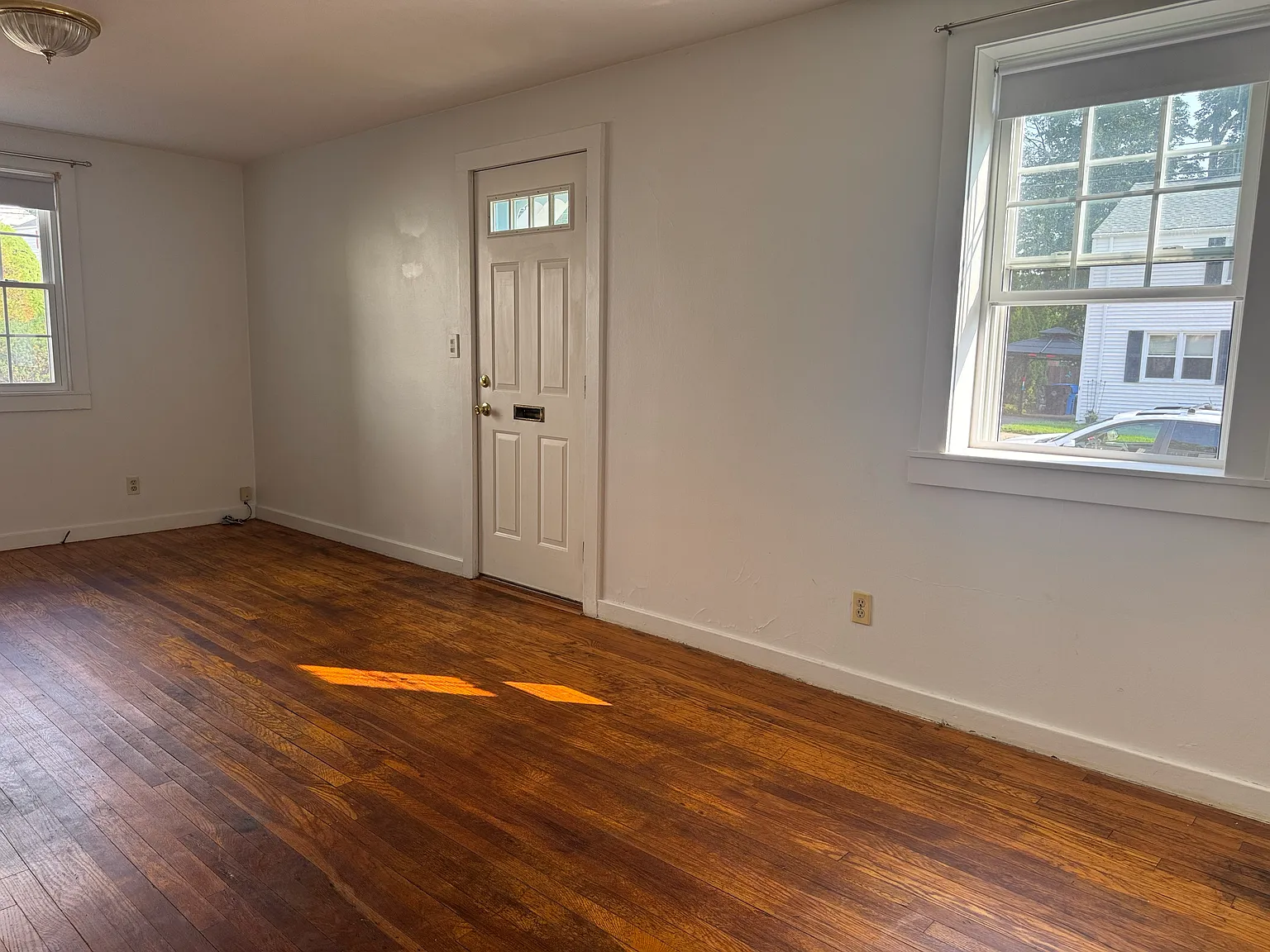 3 bed, 1100 sqft, $2,195 — Photo 3