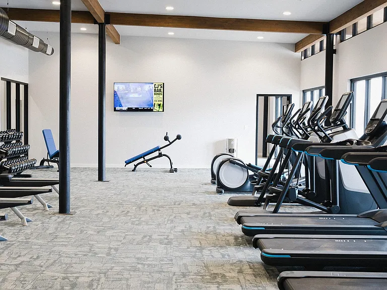 24/7 fitness center