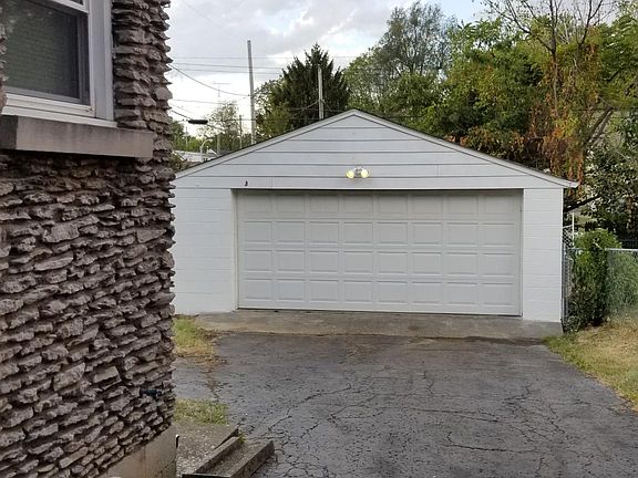2nd image of 801 Marcellus Dr