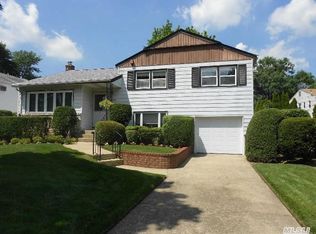 534 Pontiac Rd, East Meadow, NY 11554
