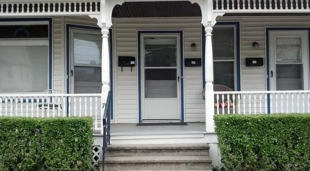 76 Chapin St photo 1