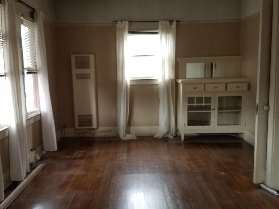 2nd image of 4027 E 3rd St APT J