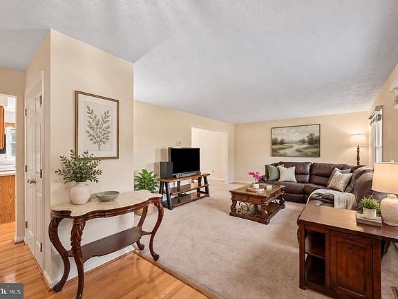 3rd image of 102 Primrose Pl