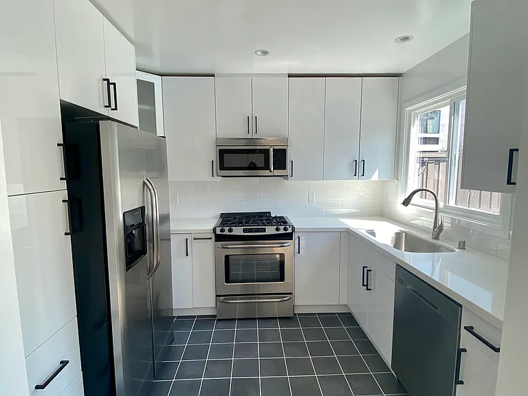 1319 Havenhurst Dr #12 — Photo 6