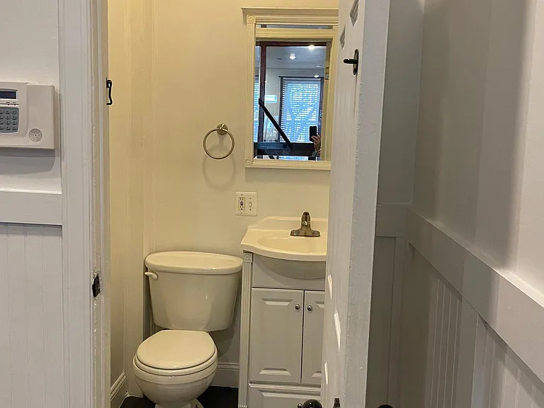 1383 Potomac Ave SE — Photo 9