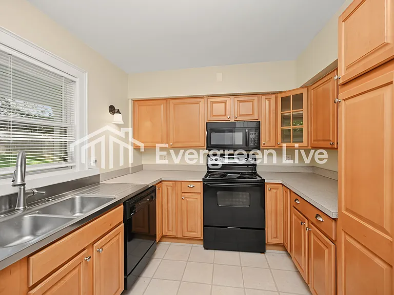 3050 Sheldon Ave — Photo 8