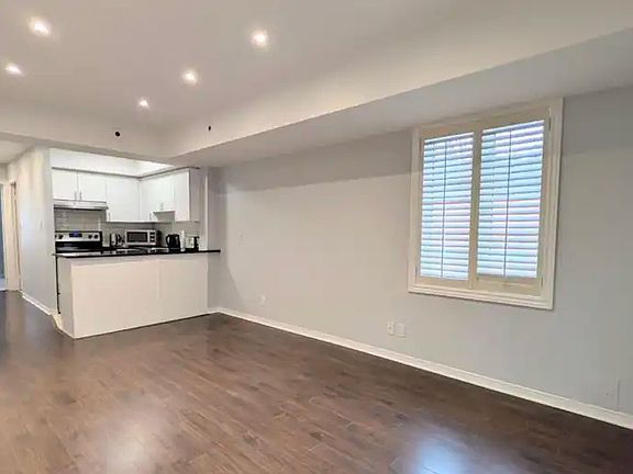 3rd image of 12 Sudbury St #3016