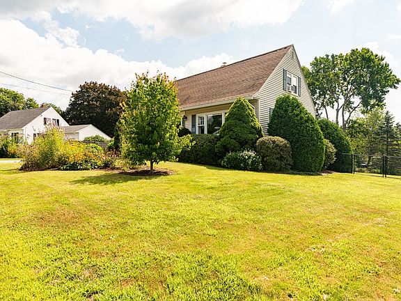 3rd image of 22 Crescent Avenue