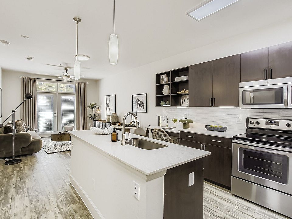 37 The Hopkins - Houston TX - Kitchen