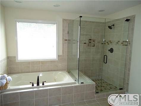 5th image of 3159 Glenbrooke Dr