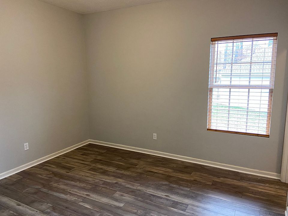 1st image of 407 Shady Park Cv