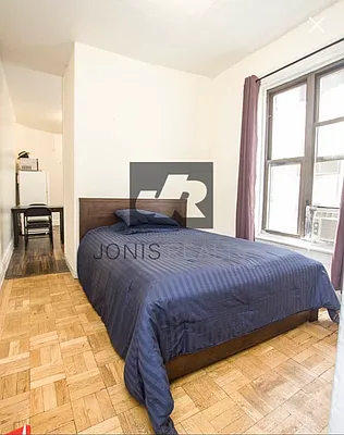 Rented by Jonis Realty | media 9