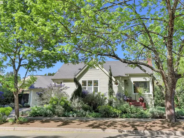 811 West Broadway, Eugene, OR 97402