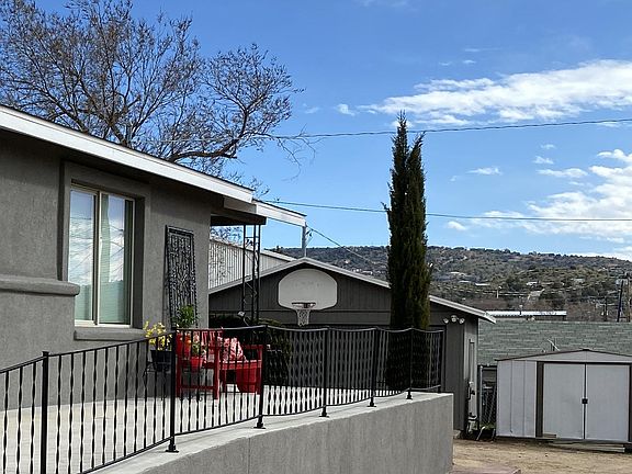 2nd image of 720 1/2 Churchill St