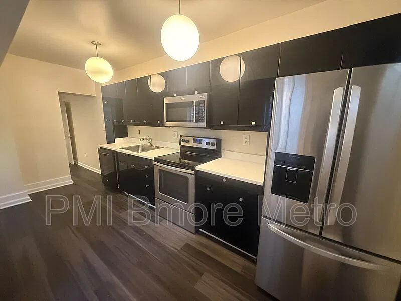 3 bed, 2.0 bath, $2,025 — Photo 2