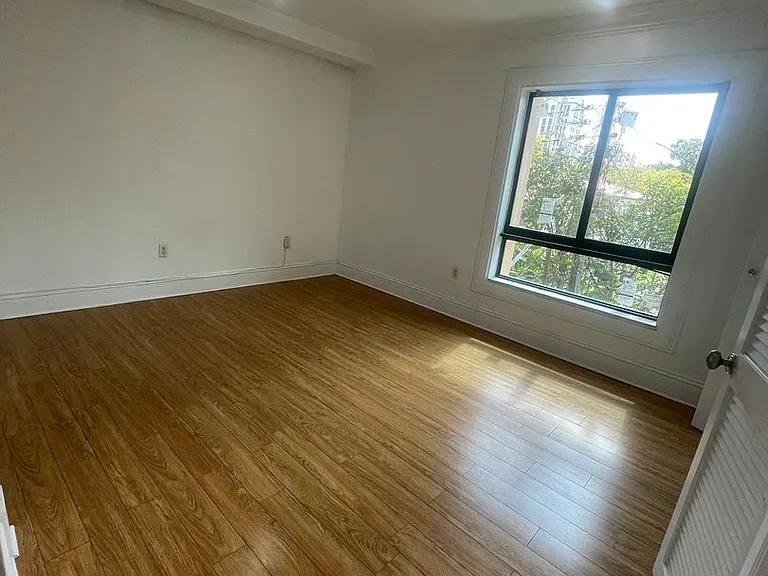 230 Calabria Ave — Photo 17