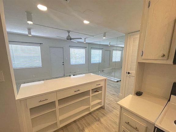 3rd image of 215 NE 16 Avenue #202