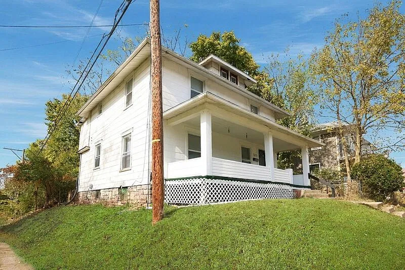 4 bed, 1.5 bath, $1,295 — Photo 1