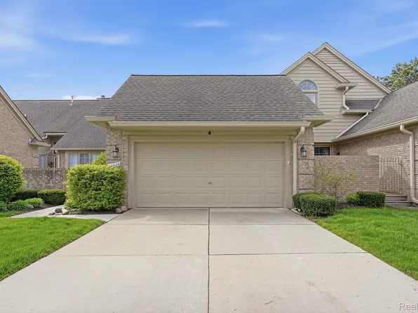 42626 Christina Dr, Sterling Heights, MI 48313