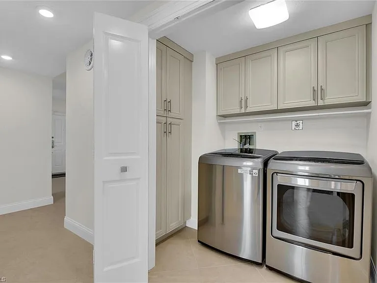 7515 Pelican Bay Blvd #17D — Photo 32