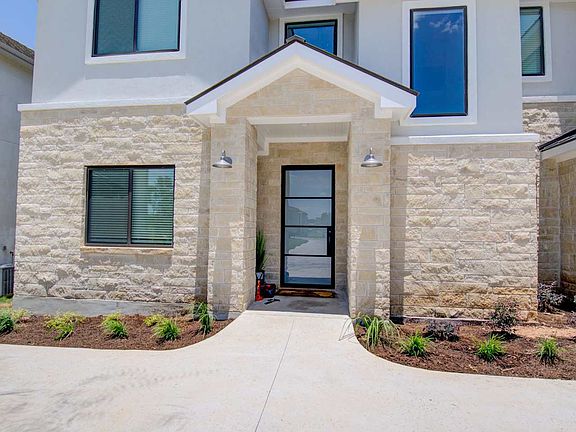 3rd image of 104 Blue Heron Dr