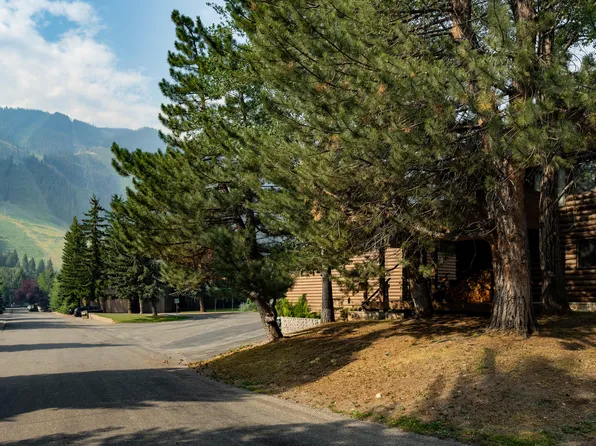 210 Skiway Dr #7, Ketchum, ID 83340