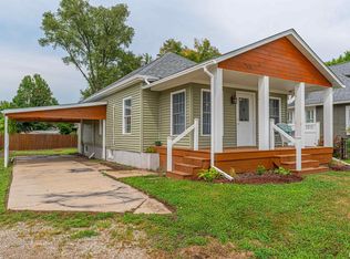 1428 Delavan St, Lincoln, IL 62656
