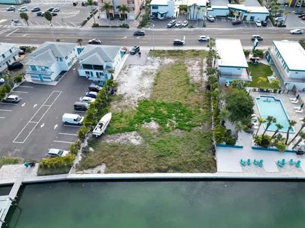 11295 Gulf Blvd APT 2, Treasure Island, FL 33706