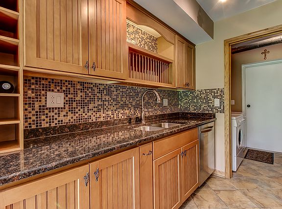 5th image of 328 Carthage Ct Unit B